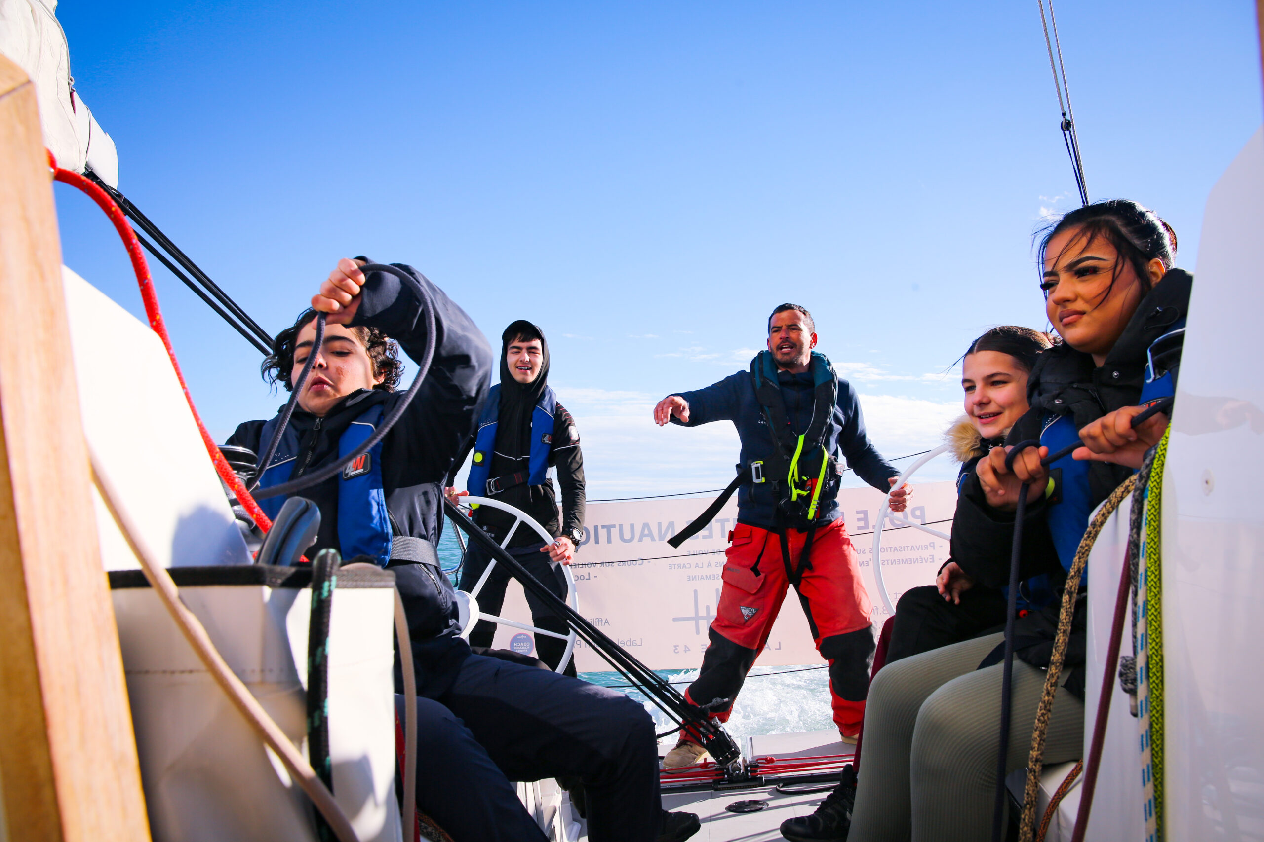 respect du cadre, adaptabilité comportementale et apprentissage du collectif